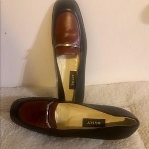 Bally Italian ladies loafers 8 1/2N Navy & Cognac